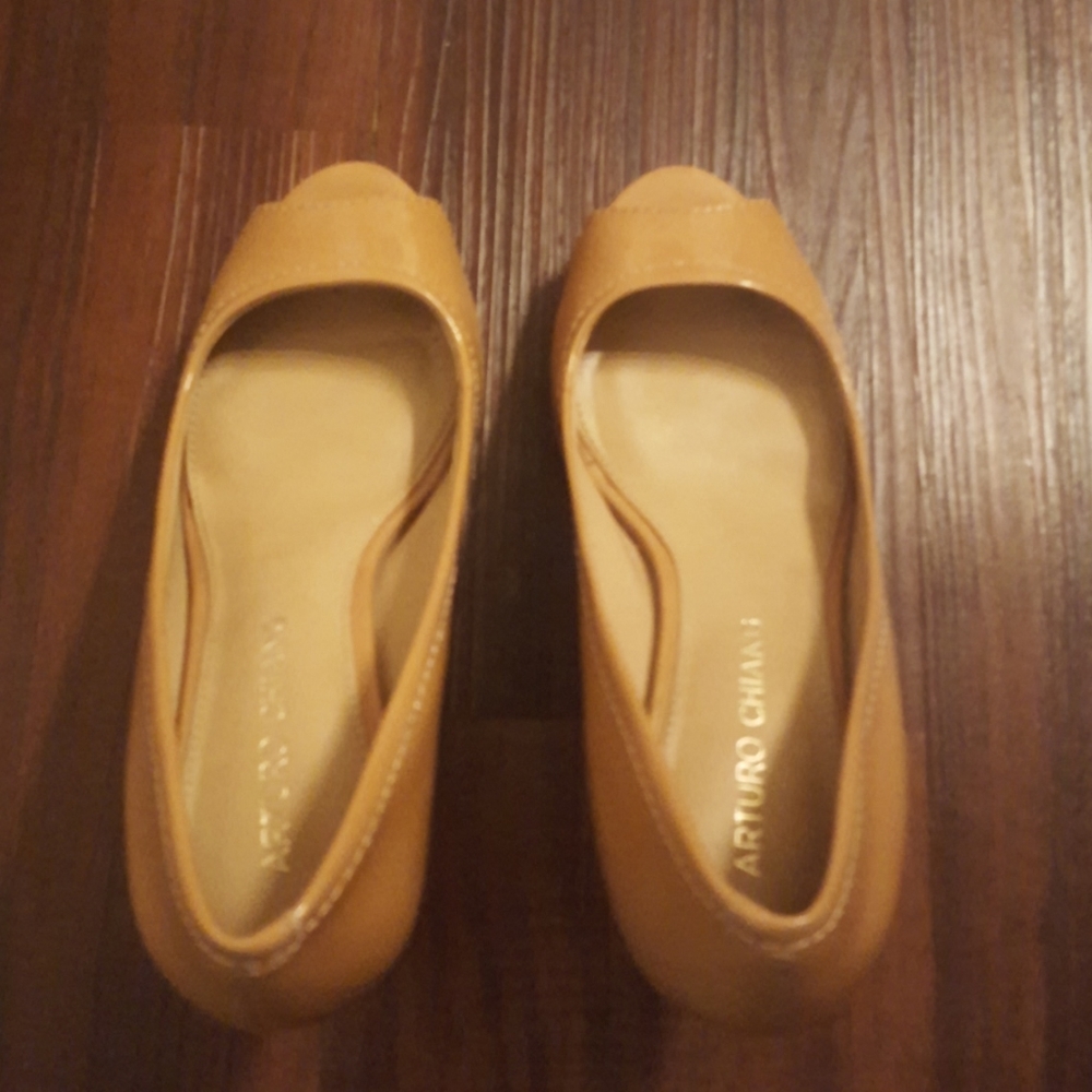 4/$20  Wedge heels
